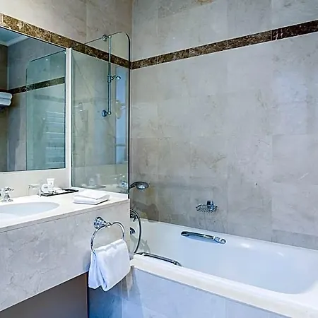 Royal Saint Honore Louvre ホテル 4*