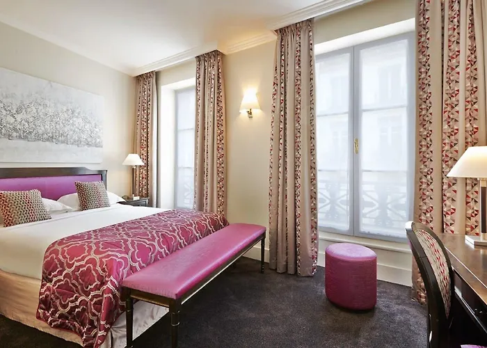 Royal Saint Honore Louvre パリ