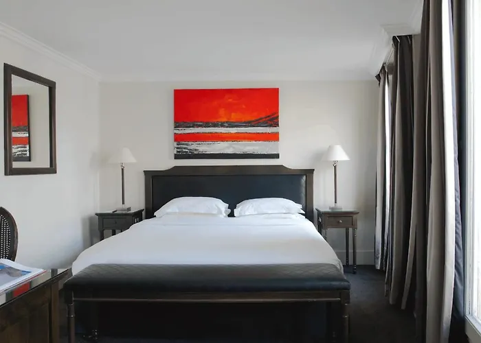 Royal Saint Honore Louvre ホテル