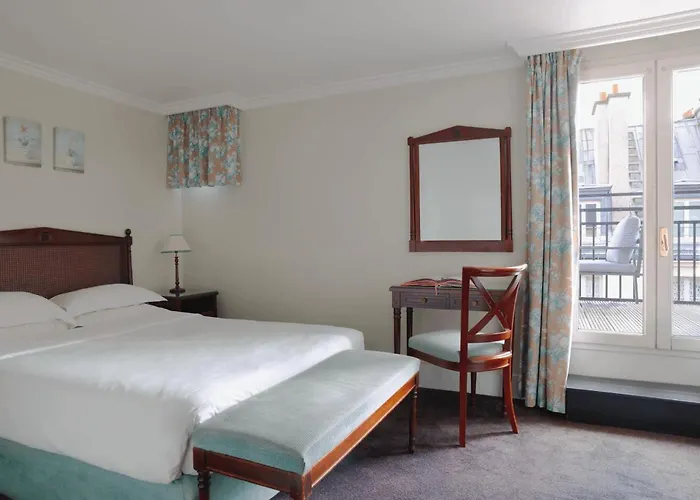 Royal Saint Honore Louvre ホテル パリ