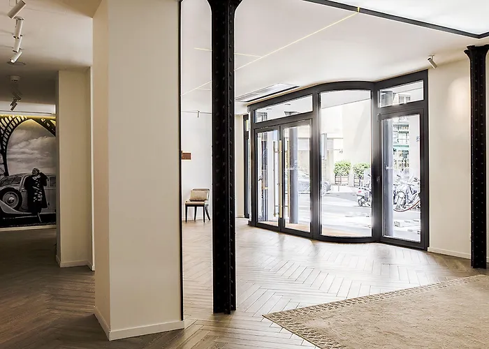 Royal Saint Honore Louvre パリ