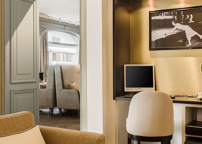 Royal Saint Honore Louvre ホテル