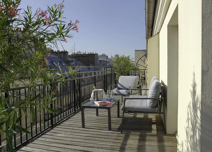 Royal Saint Honore Louvre 4* パリ