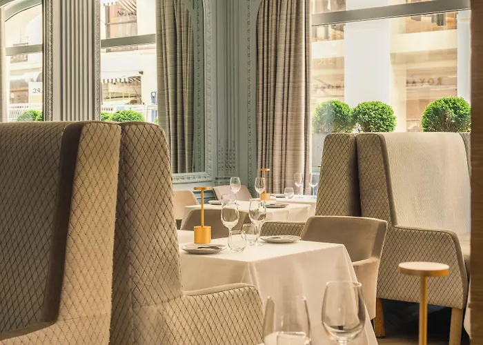 ホテル Royal Saint Honore Louvre パリ