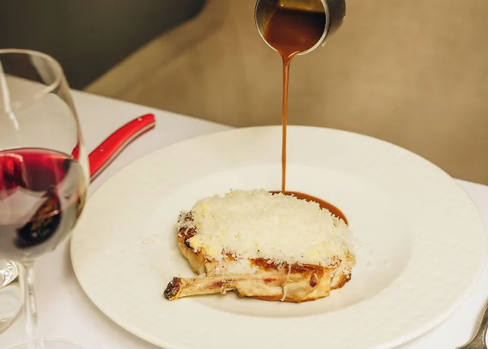 Royal Saint Honore Louvre パリ