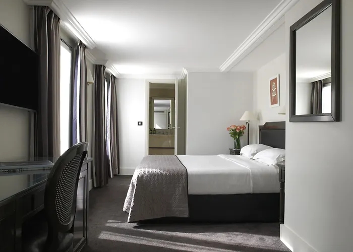 Royal Saint Honore Louvre 4* パリ